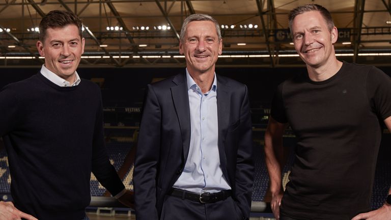 Bernd Schröder (Mitte) wird neuer Vorstandsvorsitzender bei Schalke 04 (v.l.n.r. Moritz Dörnemann, Bernd Schröder und Axel Hefer)=. Quelle: FC Schalke 04