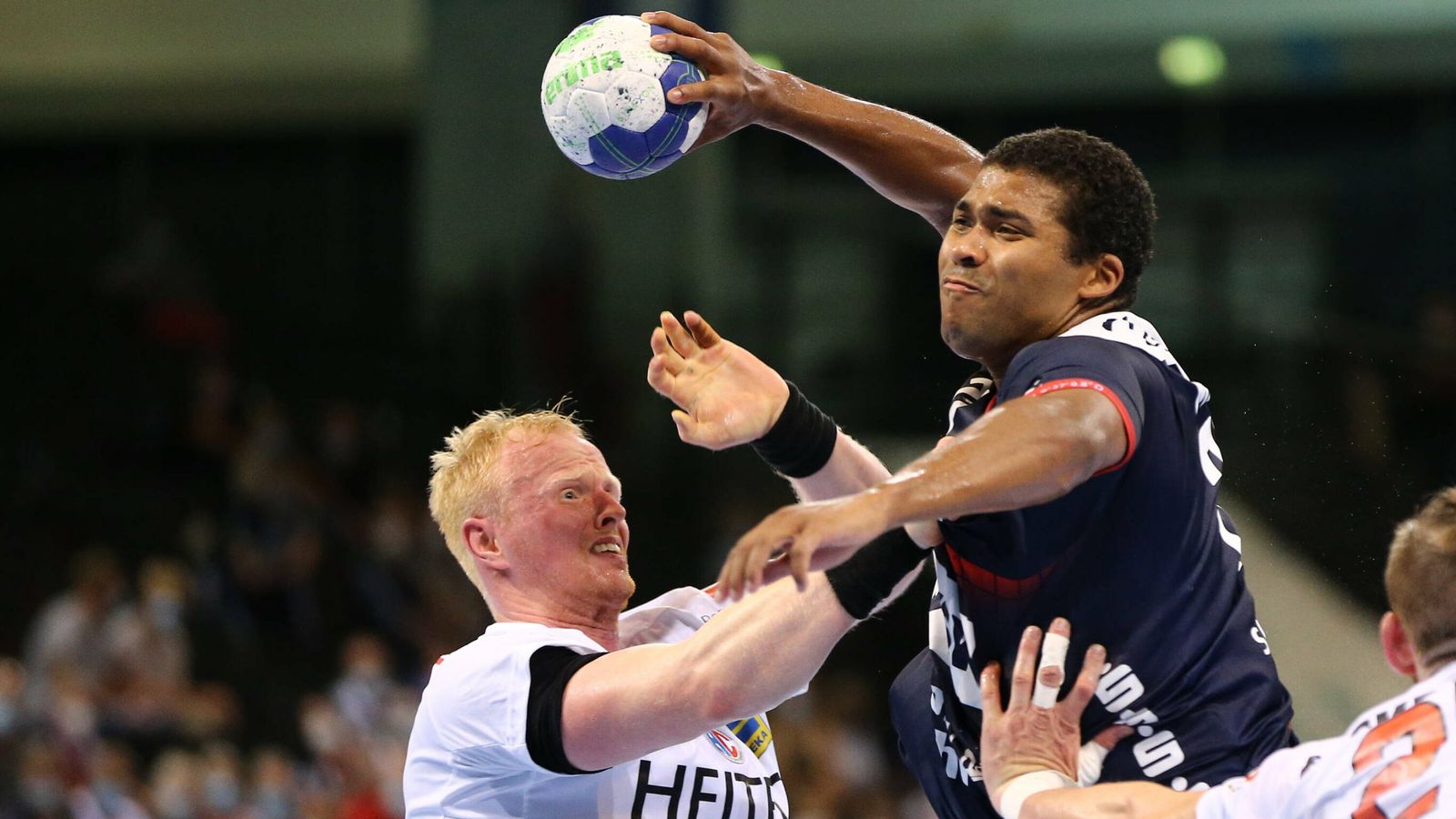 Handball News Olympiasieger Mads Mensah Larsen bleibt in Flensburg