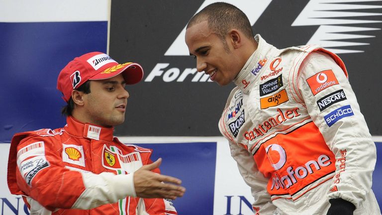 2008: Lewis Hamilton (r., McLaren) 1 Punkt vor Felipe Massa (Ferrari)