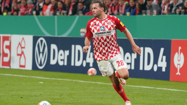 1. FSV MAINZ 05: Adam Szalai, Jean-Paul Boetius, Kevin Stöger, Daniel Brosinski, Dominik Kohr (ausgeliehen ohne Kaufoption) und Marcus Ingvartsen (ausgeliehen mit Kaufpflicht).