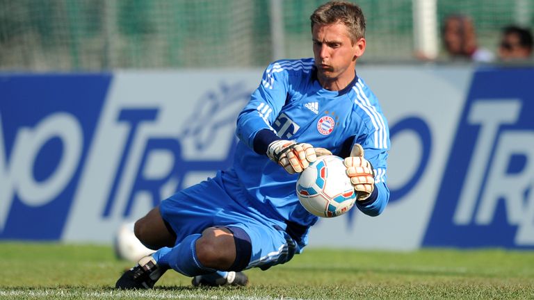 Dort machte er aber nur ein Spiel und kam nach nur einem Jahr in Portugal zurück nach Deutschland. Beim FC Bayern sollte er in 64 Bundesligaspielen eingesetzt werden. Ein Tor gelang ihm dabei nicht mehr. 2012 beendete er seine Karriere in München.