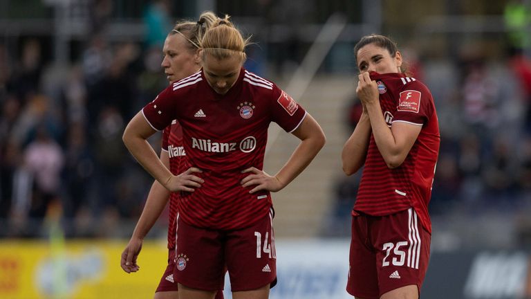 Die Frauen des FC Bayern kassieren in Frankfurt die erste Niederlage.