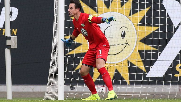 VfL Wolfsburg: Diego Benaglio (259 Spiele) - Verfolger Maximilian Arnold (258 Spiele)