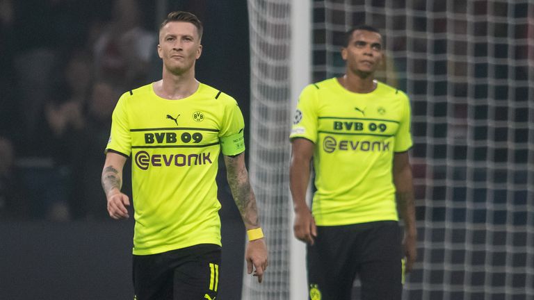 Die Enttäuschung steht den BVB-Spielern im Gesicht geschrieben: Marco Reus (links) und Manuel Akanji.
