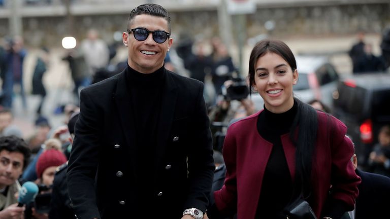 Georgina Rodriguez & Cristiano Ronaldo erwarten Nachwuchs.