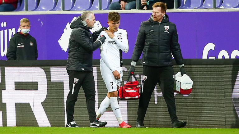 Dennis Eckert-Ayensa bricht sich gegen Aue das Schlüsselbein.