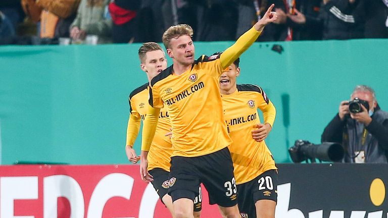 Dynamo Dresden jubelt gegen den FC St. Pauli.