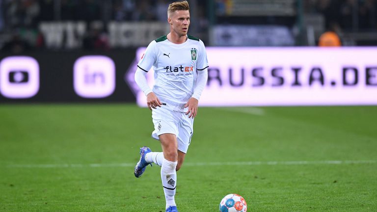 PLATZ 3: Nico Elvedi (Borussia Mönchengladbach) - 93 Pässe