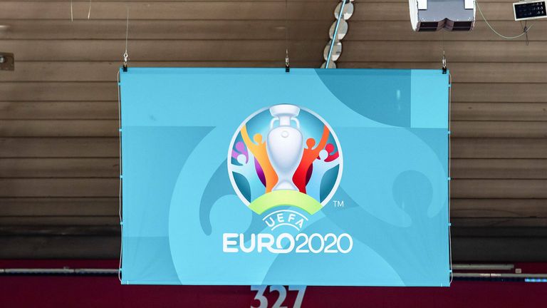 Das Logo der EM 2020 wurde trotz der Verlegung des Turnieres auf 2021 nicht geändert. 