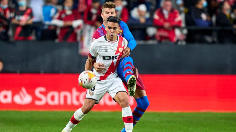 Radamel Falcao erzielt für Rayo Vallecano das Siegtor gegen den FC Barcelona.                               