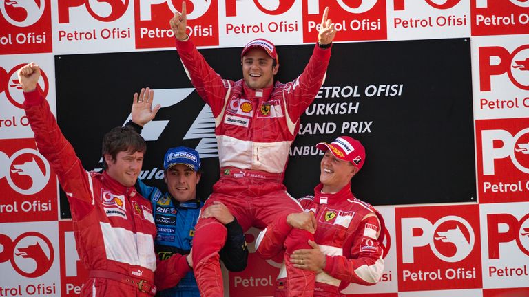 Felipe Massa feierte in der Türkei 2006 seinen allerersten Formel-1-Sieg. Der Ferrari-Pilot verwies dabei Fernando Alonso (Renault) sowie seinen Teamkollegen Michael Schumacher auf die Plätze.