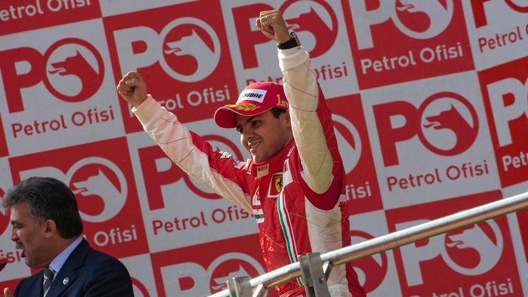 2008 machten Massa und Ferrari den Hattrick in Istanbul perfekt. Der Brasilianer ist damit bis heute Rekordsieger in der Türkei. Lewis Hamilton (McLaren) belegte Rang zwei, Kimi Räikkönen im zweiten Ferrari wurde Dritter.