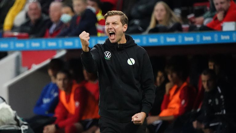 Florian Kohfeldt feierte in Leverkusen ein erfolgreiches Debüt als Trainer des VfL Wolfsburg.