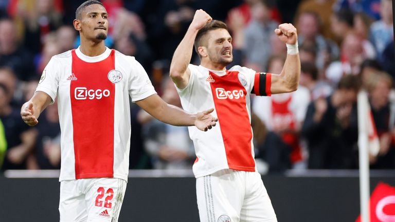 Sebastien Haller und Dusan Tadic trafen beim 4:0 Sieg gegen PSV Eindhoven.