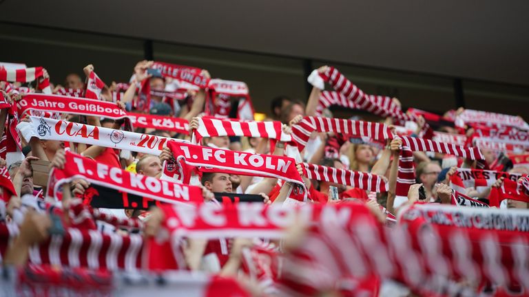 1. FC Köln - SpVgg Greuther Fürth: Der 1. FC Köln hat kurzfristig auf die vom 1. Oktober an gültige und neue Corona-Schutzverordnung in NRW reagiert und die Stadionkapazität um 7000 Sitzplätze erhöht. Damit können 40 000 Zuschauer dabei sein. 