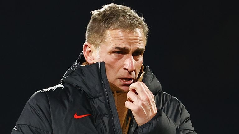 Türkei-Trainer Stefan Kuntz bricht nach dem Siegtor in Tränen aus.