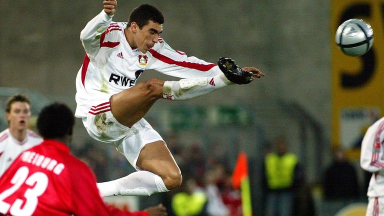 Lucio:  2001 holte Leverkusen den damals 22-jährigen Innenverteidiger nach Deutschland. In 4 Jahren in Leverkusen reifte er zum gestandenen Abwehrspieler und empfahl sich für höheres. 15 Tore erzielte er in 92 Erstligaspielen.