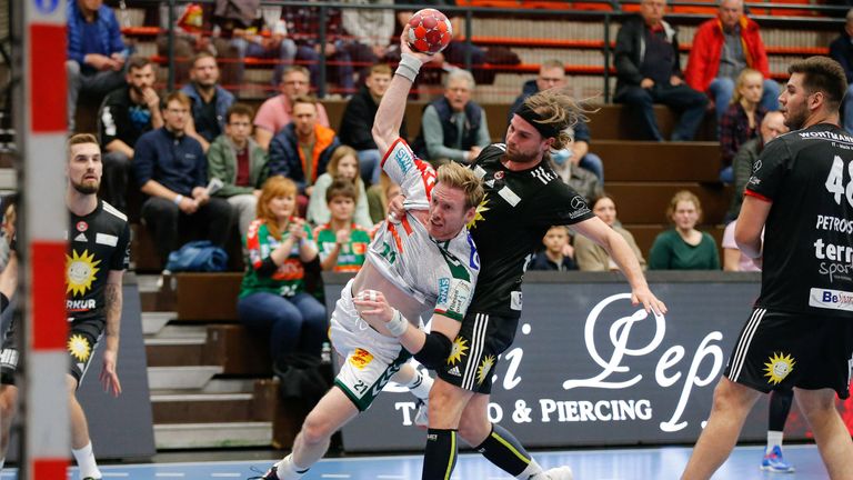 Der SC Magdeburg um Magnus Gullerud wirft sich im Pokal gegen TuS N-Lübbecke eine Runde weiter. 