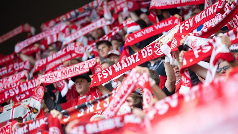 Mainz 05 - Union Berlin: Mainz stockt seine Zuschauerkapazität gegen Union auf und wird in weiten Teilen des Stadions nur noch Geimpfte und Genesene zulassen. Mit der sogenannten ''2G-plus-Regelung'' sollen 25.000 Fans ins Stadion dürfen.