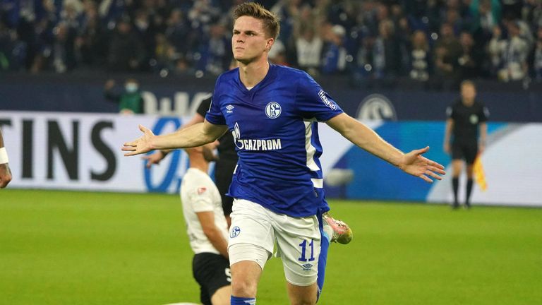 Marius Bülter trifft für den FC Schalke 04 gegen den FC Ingolstadt.
