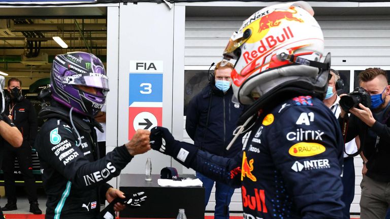 Faire Konkurrenten im WM-Kampf: Lewis Hamilton (Mercedes) und Max Verstappen (Red Bull).