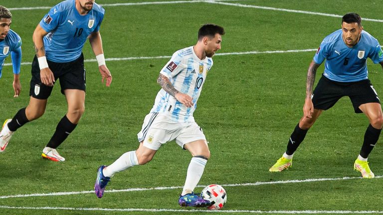 LIONEL MESSI (Argentinien): Nach dem Gewinn der Copa fehlt dem 34-Jährigen Superstar nur noch der WM-Titel. Bei seiner mutmaßlich letzten WM will der Dribbelkünstler von PSG Weltmeister werden.