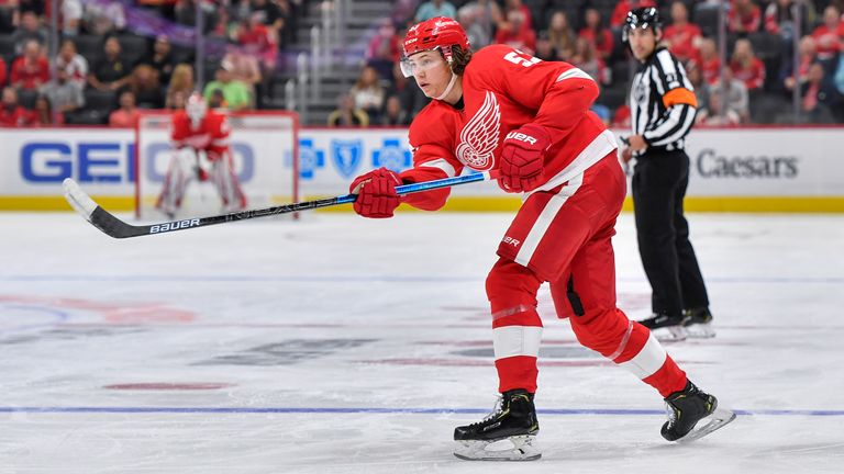 Moritz Seider schießt sein erstes Tor für die Detroit Red Wings.