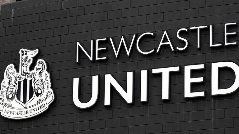 Newcastle United ist von einem saudi-arabischen Konsortium übernommen worden.