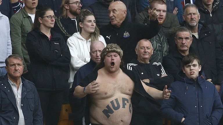 Frustrierte Fans von Newcastle United nach der Niederlage bei den Wolverhampton Wanderers.
