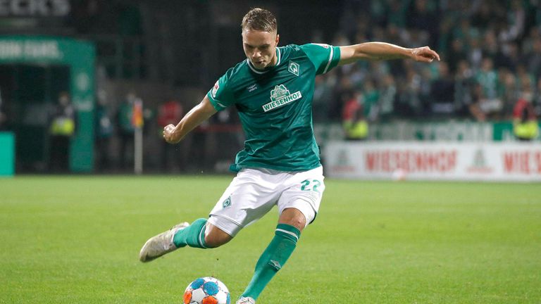 Werder Bremens Niklas Schmidt kommt aus der eigenen Jugend. Jetzt verlängert die Mittelfeld-Stammkraft seinen Vertrag. 