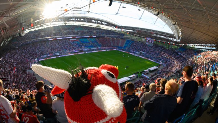 RB Leipzig - VfL Bochum: RB darf seine Zuschauerkapazität wieder erhöhen. Aufgrund der aktuellen Inzidenzentwicklung in Leipzig (mind. fünf Tage in Serie unter dem Wert von 35) dürfen mehr als die begrenzte Kapazität von 23.500 Fans ins Stadion.