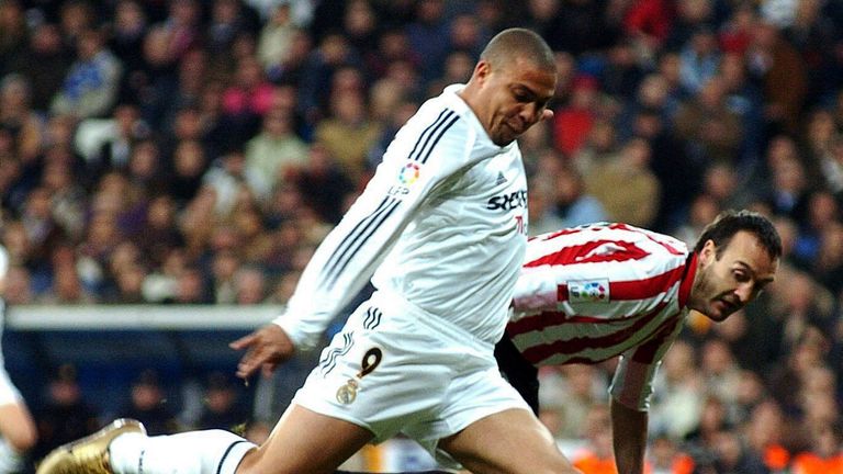 STURM: Ronaldo (ehemals FC Barcelona, Real Madrid, Inter Mailand); Der drei-malige Weltfußballer gilt als einer der besten Spieler aller Zeiten.