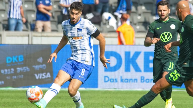 SUAT SERDAR: Der Mittelfeldspieler ist einer der wenigen positiven Erscheinungen und steht bei der Hertha immer in der Startelf. Allerdings sind seine Leistungen noch arg schwankend. Höhepunkt: Der Doppelpack beim 3:0-Sieg gegen Bochum.