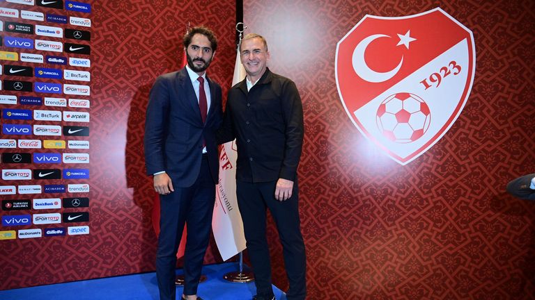 Türkeis Nationaltrainer Stefan Kuntz (rechts) mit Nationalmannschafts-Manager Hamit Altintop.