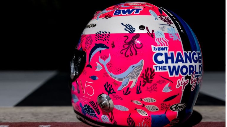 Das spezielle Design von Sebastian Vettels Helm beim GP der Türkei (Quelle: Twitter/ @AstonMartinF1)