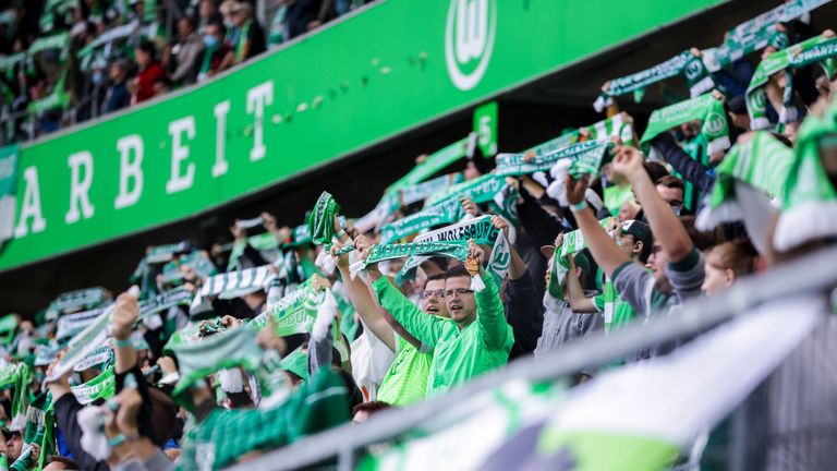 VfL Wolfsburg - Bor. Mönchengladbach: Gegen Gladbach wird die Kapazität auf 17.076 Plätze erhöht. Für die Spiele nach der Länderspielpause plant der VfL mit rund 25.000 Zuschauern. In Wolfsburg gilt bei Heimspielen die 2G-Regelung.