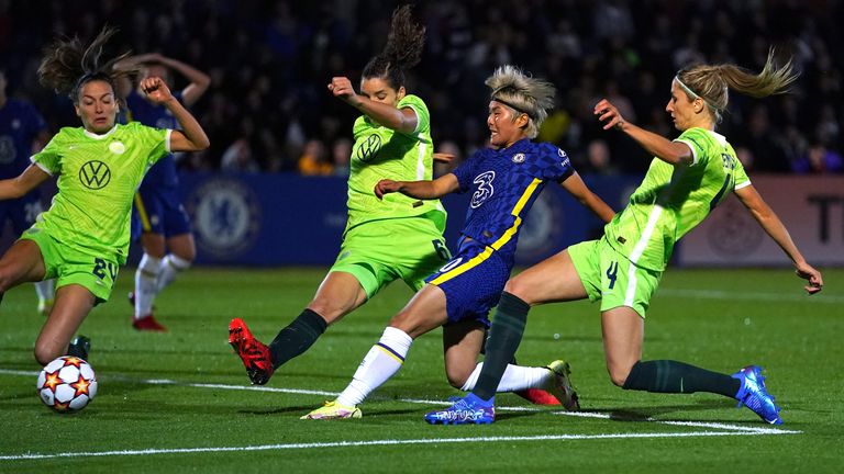 Die Frauen des VfL Wolfsburg kassieren gegen den FC Chelsea den späten Ausgleich.