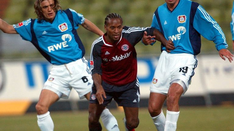 Die Meisterschaft gab es erst in seiner Zeit beim FC Bayern ab 2002. Vier Jahre später ging es für ein Jahr zum FC Santos, um dann nochmal nach München zurückzukehren. Seine Bilanz in insgesamt sechs Saisons bis 2009: 169 Erstligaspiele, 14 Tore und vier Meisterschaften.