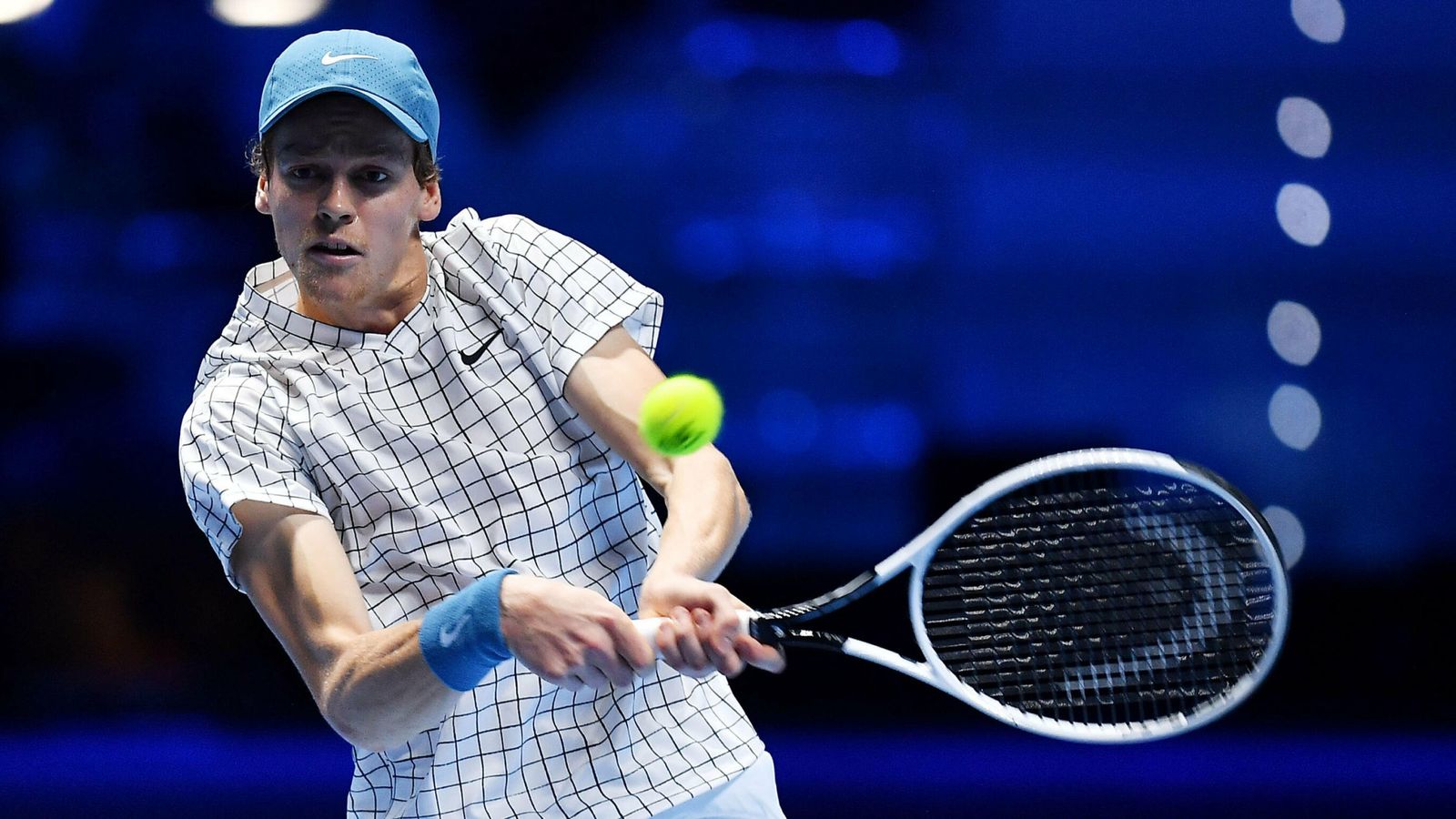 Tennis ATP Finals News: Nachrücker Jannik Sinner Gewinnt Gegen Hubert ...