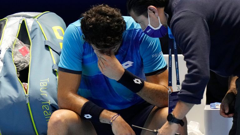 Matteo Berrettini musste gegen Alexander Zverev verletzungsbedingt aufgeben.