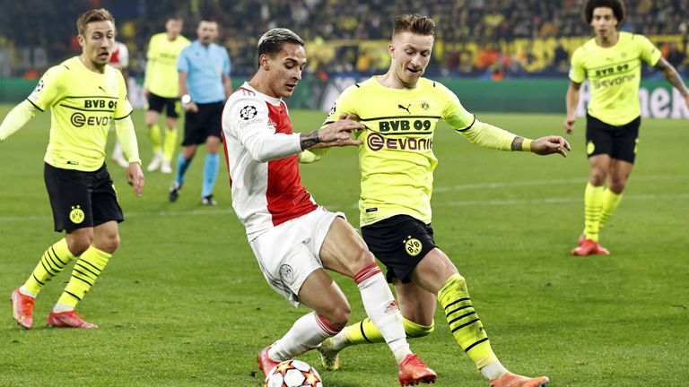 Marco Reus und Borussia Dortmund müssen sich trotz großem Fight in Unterzahl Ajax geschlagen geben. 