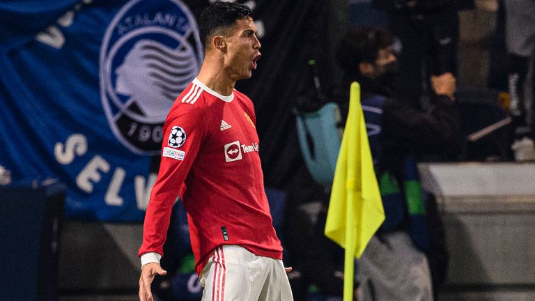 Cristiano Ronaldo feiert seinen späten Ausgleichstreffer für Manchester United in Bergamo.