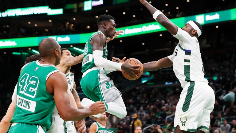 Nicht zu stoppen: Celtics-Star Dennis Schröder (M.) präsentiert sich hegen die Milwaukee Bucks in absoluter Top-Form.