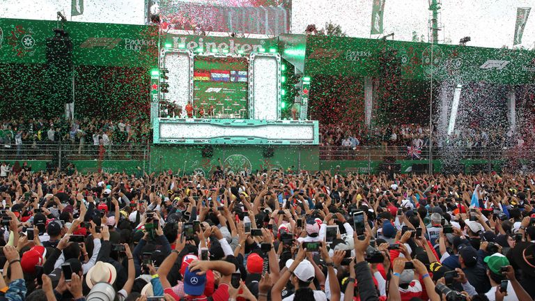 Die Fans können in Mexiko hautnah bei der Siegerehrung dabei sein.