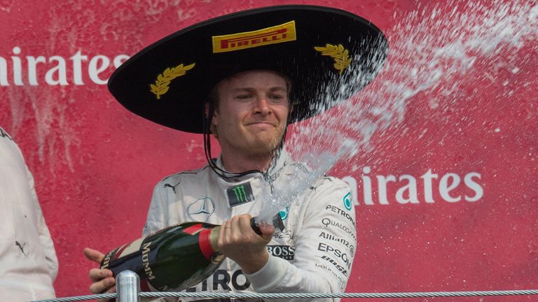 Nico Rosberg feierte seinen Sieg 2015 auf die mexikanische Art.