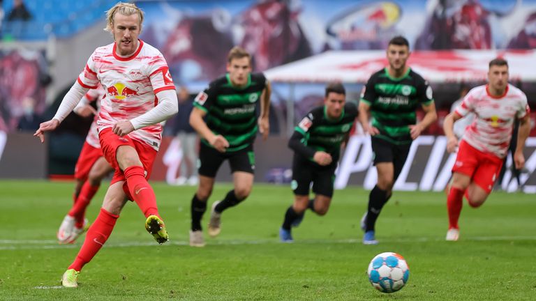 Verwandelte Elfmeter: Platz 1: Emil Forsberg (Leipzig) und Branimir Hrgota (Fürth) mit jeweils drei – auf dem zweiten Platz folgen Lewandowski (Bayern), Erling Haaland (BVB) und Vincenzo Grifo (Freiburg) mit jeweils zwei Elfmetertoren.