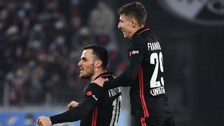 Eintracht Frankfurt feiert einen Auswärtssieg in Freiburg.