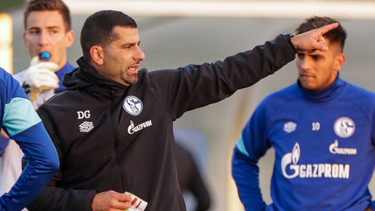 Dimitrios Grammozis steht bei Schalke 04 unter Druck.