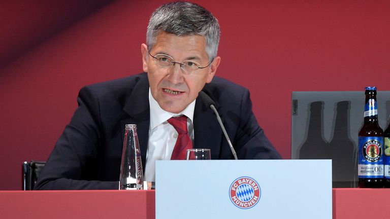 Auf der Jahreshauptversammlung des FC Bayern München werden viele brisante Themen besprochen.
