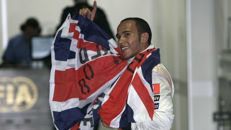 PLATZ 2: Lewis Hamilton (McLaren Mercedes) in 2008 im Alter von 23 Jahren, 9 Monat und 26 Tagen